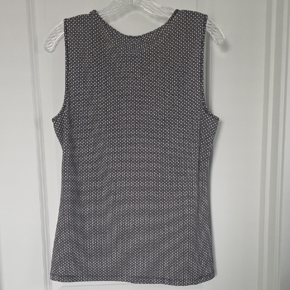 Ann Taylor Black and White Patterned Sleeveless Blouse - Picture 3 of 4